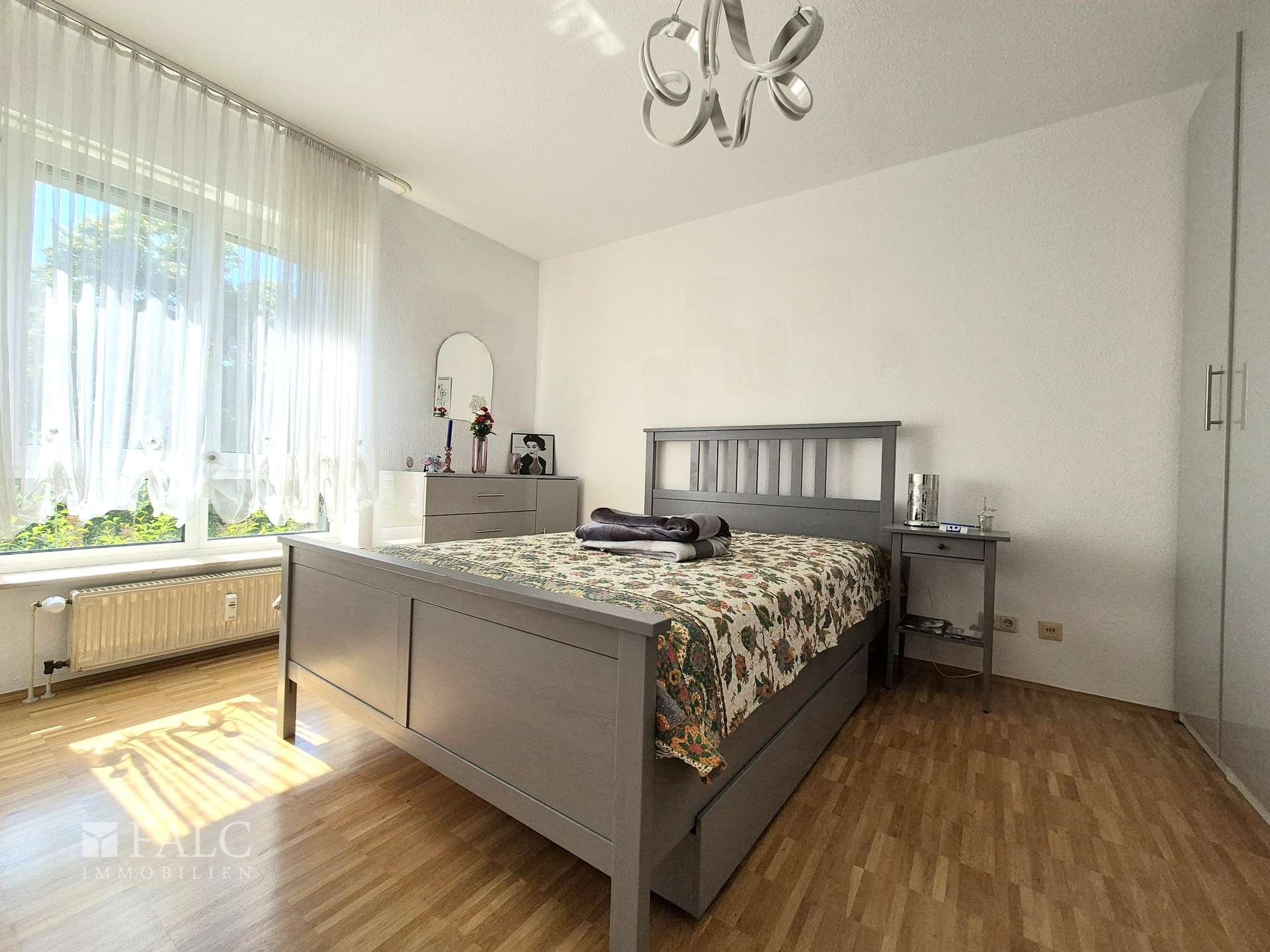 Geräumiges Schlafzimmer